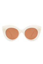 Load image into Gallery viewer, Oversize Cat Eye Sunglasses with Pearl Design