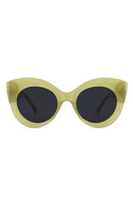 Load image into Gallery viewer, Oversize Cat Eye Sunglasses with Pearl Design