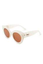 Load image into Gallery viewer, Oversize Cat Eye Sunglasses with Pearl Design