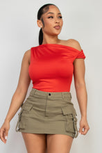 Load image into Gallery viewer, One-shoulder Twisted Detail Silky Top