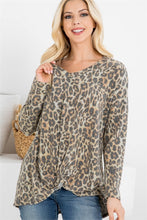 Load image into Gallery viewer, Leopard fleece top