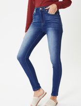 Load image into Gallery viewer, KanCan Skinny Jean 7264